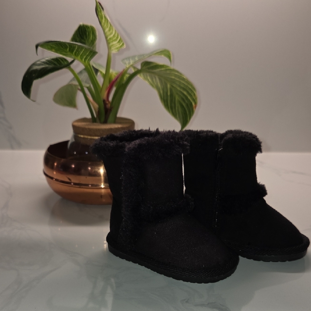 Airwalk Black Fur-Lined Boots